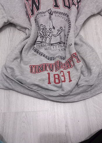 Gri Zincir Detaylı Baskılı Kadın Sweatshirt s beden - Görsel 4