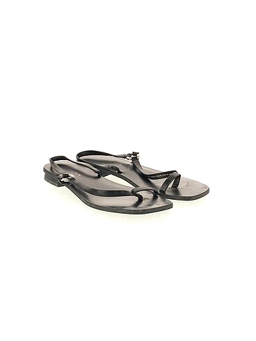 37 Beden Charles & Keith Sandalet %70 İndirimli.