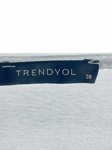 38 Beden beyaz Renk Trendyol & Milla Bluz %70 İndirimli.
