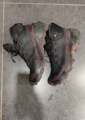 Salomon Kadin Bot