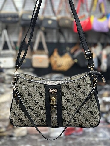 Guess Astarcı Fermuar kapamalı Çift askılı Çıkarılabilir askılı