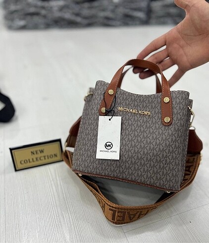 Michael Kors Astarlı Etiketli Uzun ayarlanabilir askılı Askıda