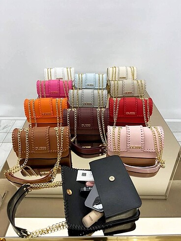 Guess Guess Astarsız 5 gözlü Mıknatıs kapamalı Uzun zincir askılı