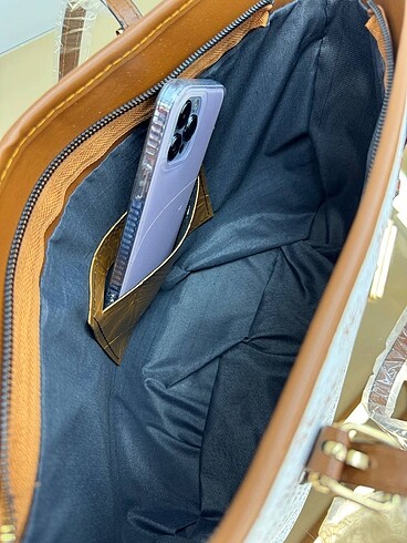 Beden Guess Kova model Astarlı İçinde fermuarsız cep var Uzun askı y