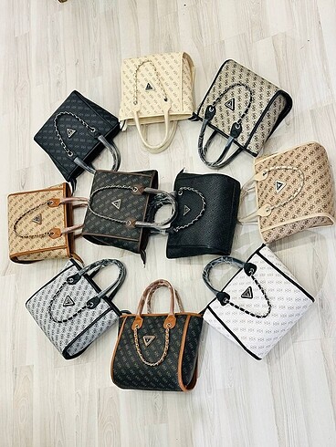 Guess Guess Astarlı Fermuar kapamalı Uzun askı yok ÖLÇÜ: 27*26