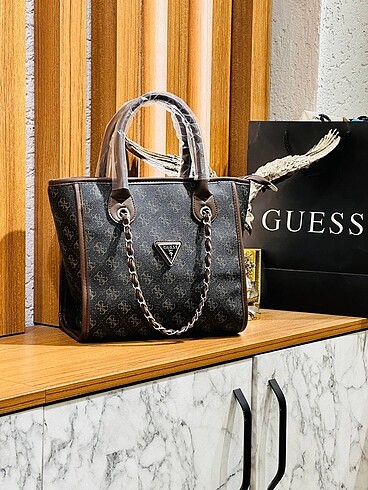Guess Astarlı Fermuar kapamalı Uzun askı yok ÖLÇÜ: 27*26