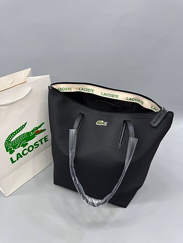 Lacoste Lacoste Astarsız İçinde fermuarlı cep var Uzun askı yok Fermu