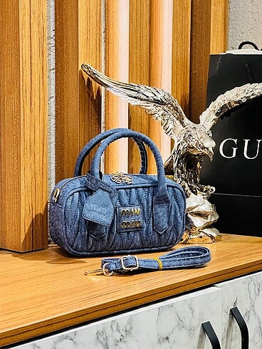 Miu Miu Astarlı Uzun ayarlanabilir askılı Fermuar kapamalı ÖLÇÜ