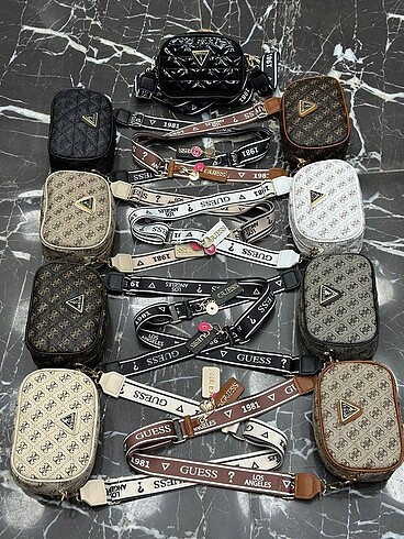 Guess Guess Koruma astarlı Uzun ayarlanabilir askılı Askısında marka 