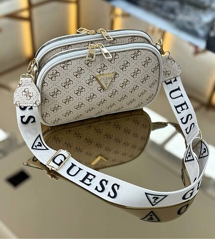 Guess Astarsız 3 gözlü Çift fermuar kapamalı ve tek mıknatıs ka