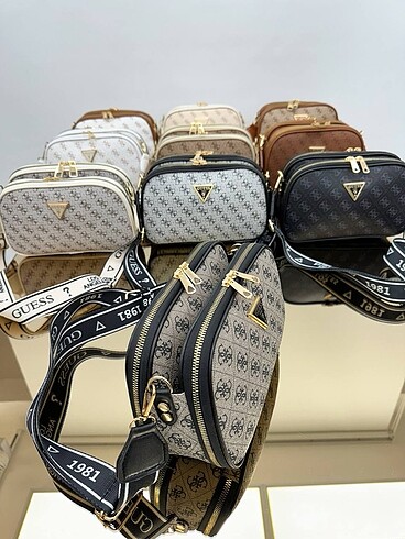 Guess Guess Astarsız 3 gözlü Çift fermuar kapamalı ve tek mıknatıs ka