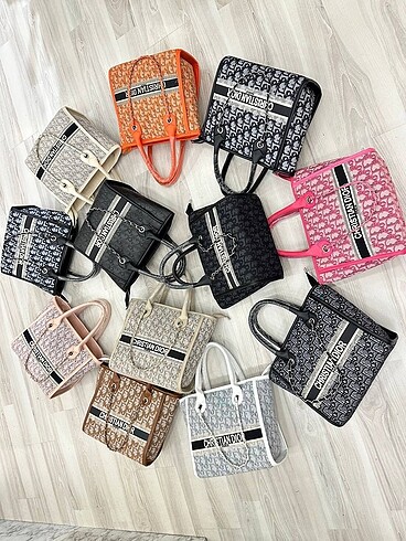 Dior Dior Astarlı Fermuar kapamalı Uzun askı yok ÖLÇÜ: 27*26