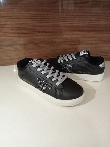 32 Beden GOLDEN GOOSE ÇOK ŞIKKK ÇOCUK