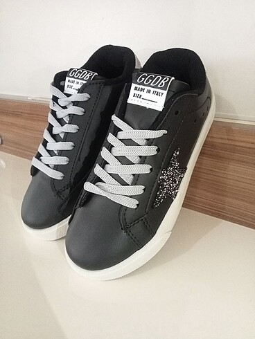 32 Beden siyah Renk GOLDEN GOOSE ÇOK ŞIKKK ÇOCUK