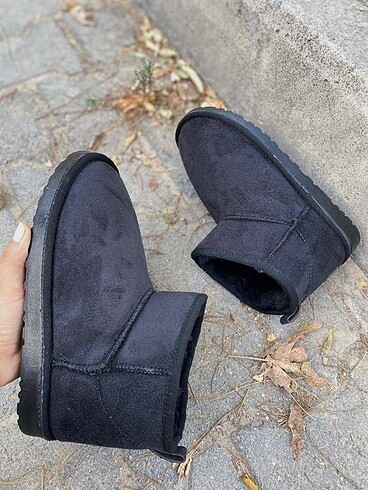 36 Beden siyah Renk UGG BOT SİYAH