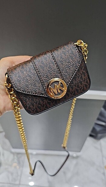 Michael Kors Astarlı Mıknatıs kapamalı Uzun zincir askılı ÖLÇÜ: