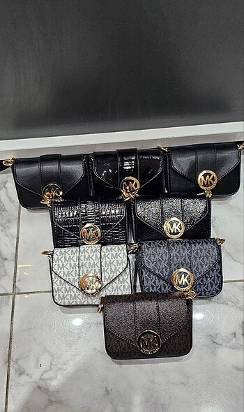 Michael Kors Michael Kors Astarlı Mıknatıs kapamalı Uzun zincir askılı ÖLÇÜ: