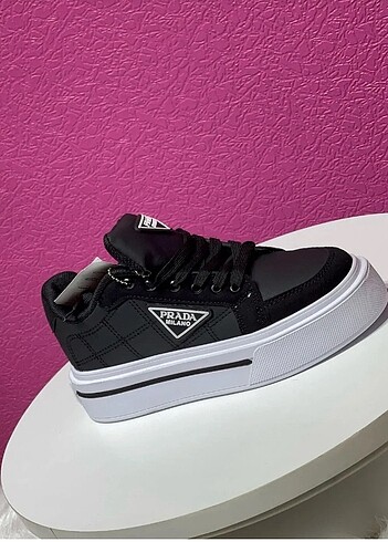 PRADA MİLANO