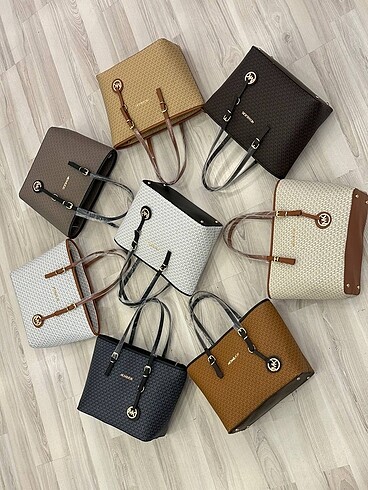 Michael Kors Michael Kors Kova model Astarlı İçinde fermuarsız cep var Uzu