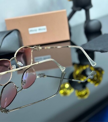Miu Miu Miu Miu Gözlük+Kutu+Kılıf+Temizleme Bezi Sunglasses+Box+Case+Cl