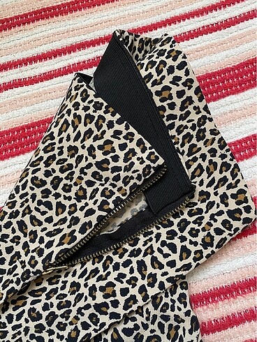 Bershka Leopar desenli pantolon