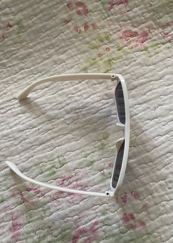 Şeffaf Çerçeveli beyaz Kadın Güneş Gözlüğü - Görsel 2