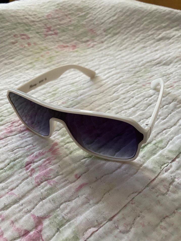 Şeffaf Çerçeveli beyaz Kadın Güneş Gözlüğü - Görsel 3