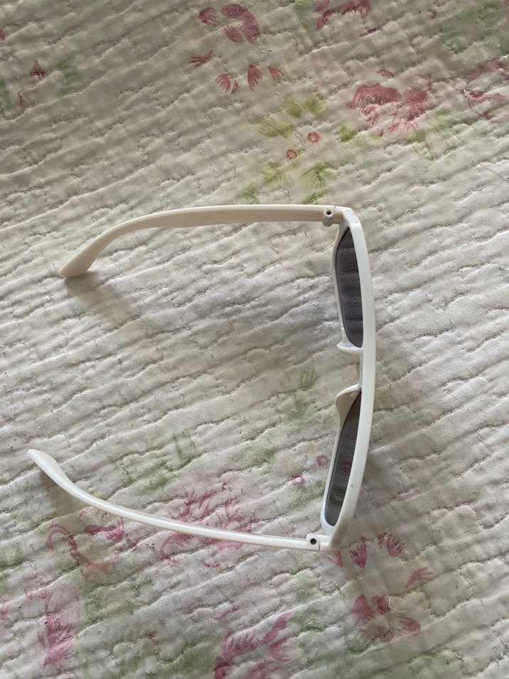 Şeffaf Çerçeveli beyaz Kadın Güneş Gözlüğü - Görsel 2