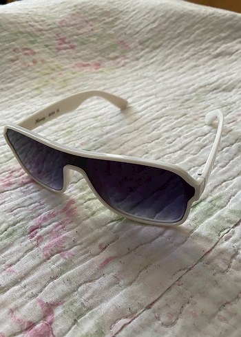 Şeffaf Çerçeveli beyaz Güneş Gözlüğü - Görsel 4