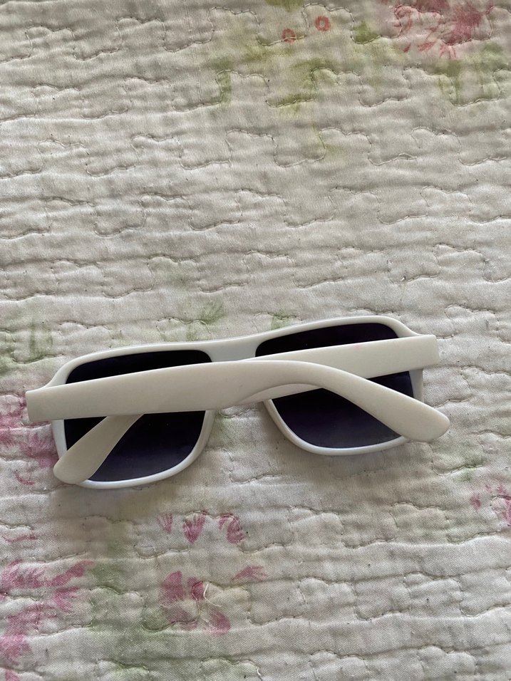 Şeffaf Çerçeveli beyaz Güneş Gözlüğü - Görsel 2