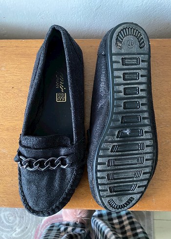 Zincir Detaylı Siyah parıltılı babet - Görsel 2