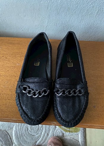 Zincir Detaylı Siyah parıltılı babet - Görsel 9