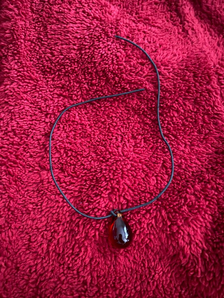 Kırmızı Boncuklu Gotik Kolye - Görsel 3