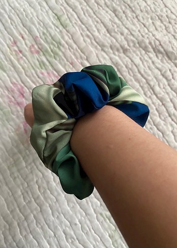 Çok Renkli İpek Görünümlü Lastikli Saç Tokası - Görsel 3