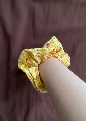 Sarı Çiçek Desenli Keten Lastikli Saç Tokası - Görsel 3