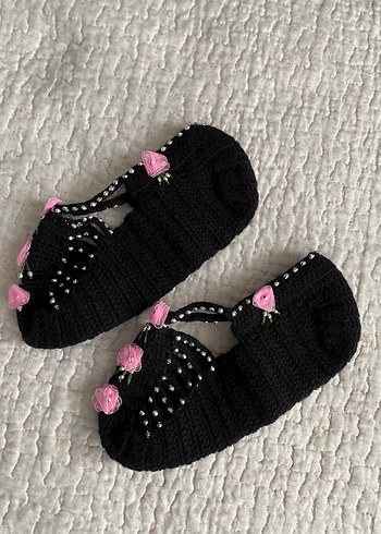 Hermes Pembe Gul Detayli Siyah Orgu Bebek Ayakkabisi