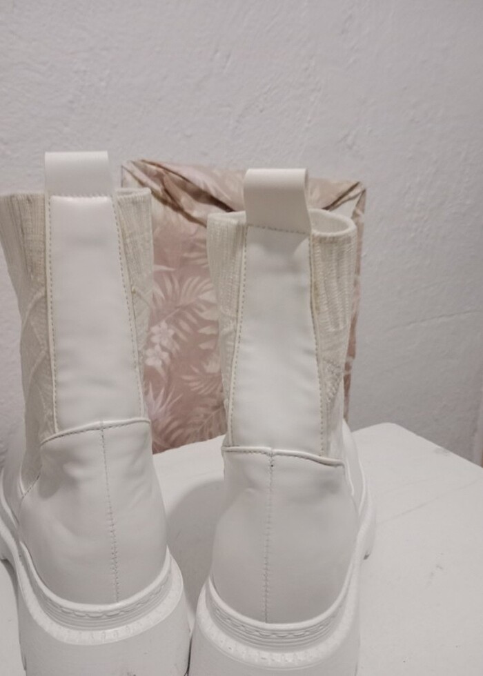 Beyaz bot - Görsel 2