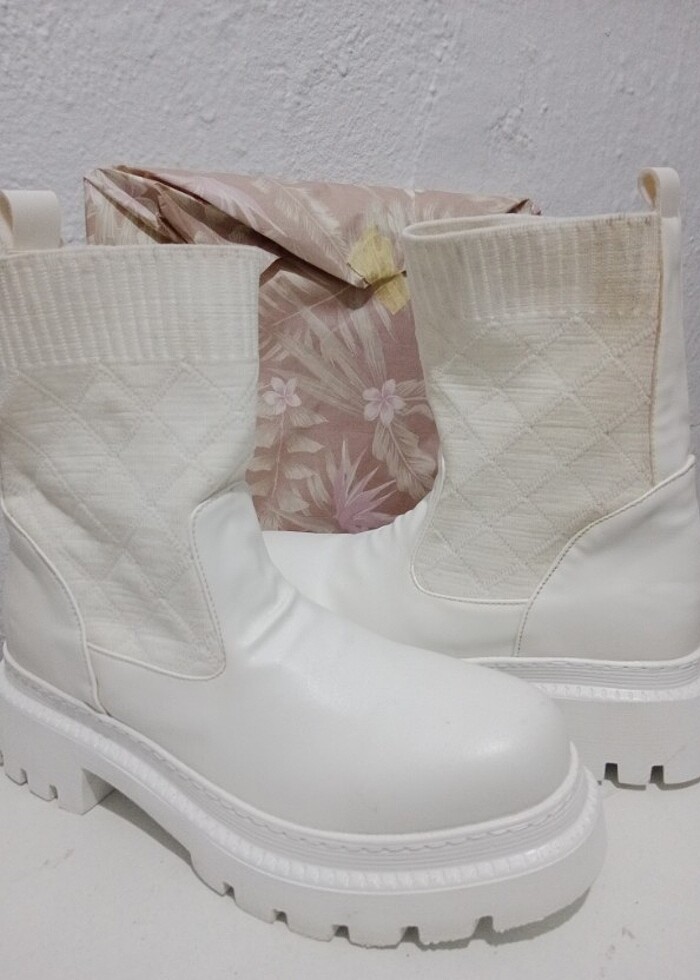 Beyaz bot - Görsel 4