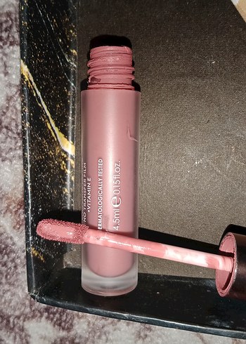 Bej ve Gri Makyaj Ürünleri Seti - Görsel 3