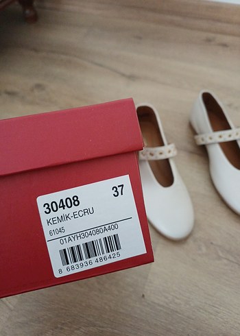 Klasik Beyaz Tokalı Kadın Babet - Görsel 3