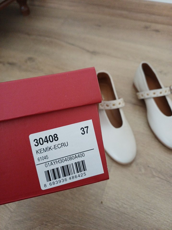 Klasik Beyaz Tokalı Kadın Babet - Görsel 3