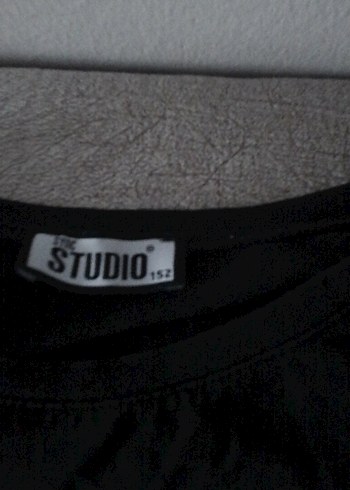 Kız Siyah Baskılı Kemerli Tişört krop - Görsel 4