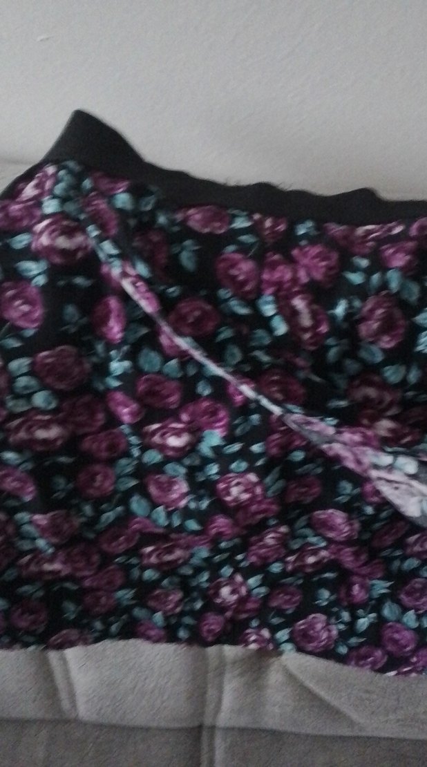 Mor Çiçek Desenli Mini Etek - Görsel 3