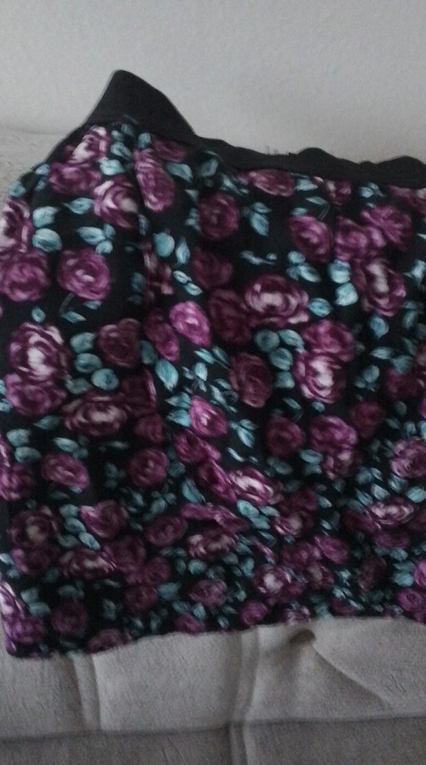 Mor Çiçek Desenli Mini Etek - Görsel 4