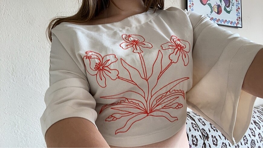 cicek desenli tshirt crop