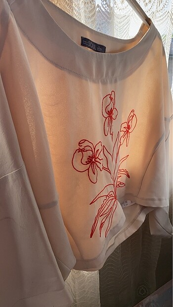 l Beden ten rengi Renk cicek desenli tshirt crop