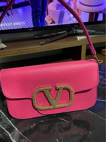 Pembe çanta