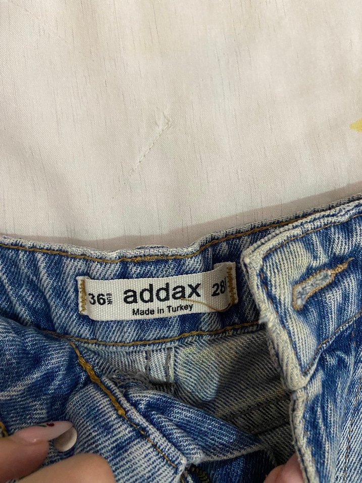 Düğmeli Mavi Bağlama Desenli Kot Şort - Görsel 2