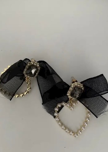 Siyah Fiyonk ve İnci Detaylı Küpe - Görsel 2