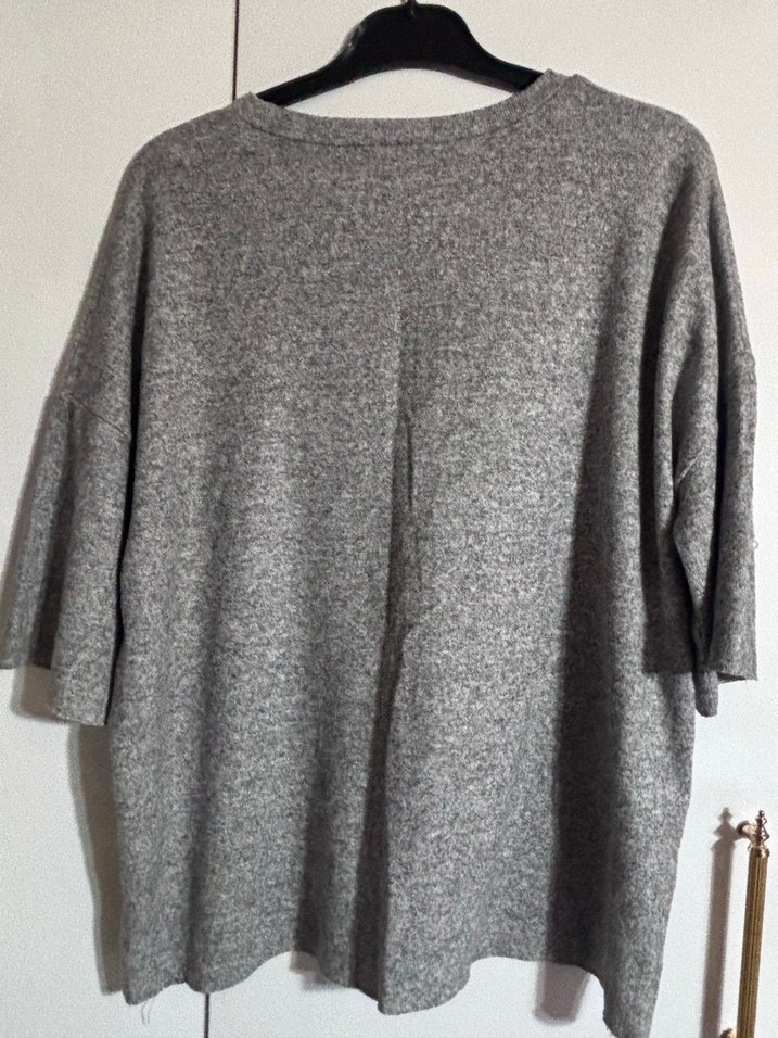 Yarım kollu Gri Triko İnci İşlemeli bluz - Görsel 5